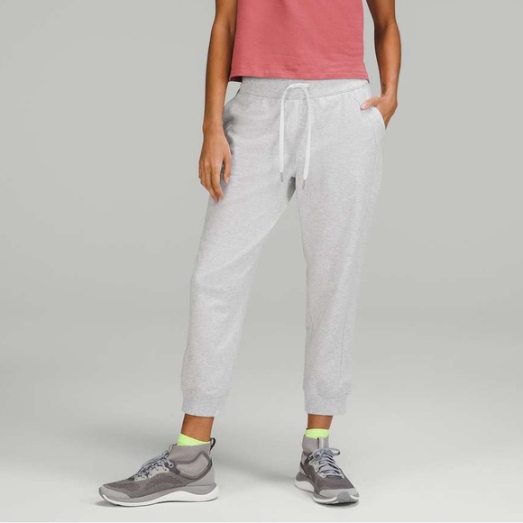 Lululemon Cropped Joggers. Size 6 - Picture 2 of 7